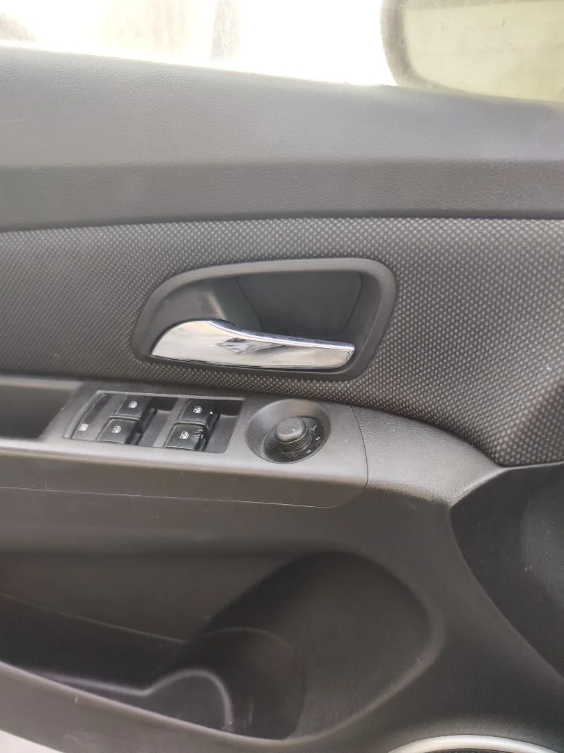 Foto de MANETA INTERIOR DELANTERA IZQUIERDA CHEVROLET CRUZE 2.0 Diesel CAT (163 CV / 120 KW) referencia 95022964