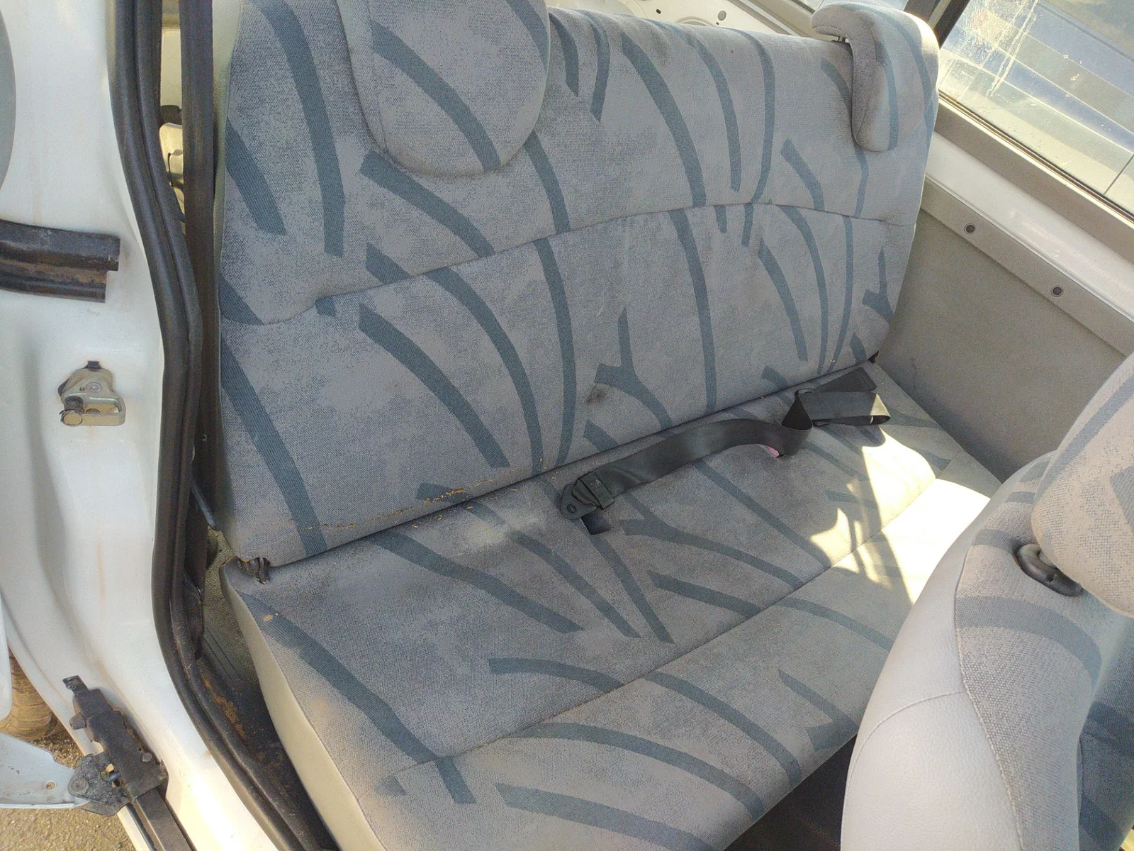 Foto de ENGANCHE CINTURON TRASERO DERECHO RENAULT KANGOO I (F/KC0) 1.5 dCi Diesel (68 CV / 50 KW)