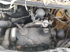 Foto de DESPIECE MOTOR VOLKSWAGEN T5 TRANSPORTER FURGÓN/COMBI (7H) 1.9 TDI CAT (AXB) (105 CV / 77 KW) foto 2