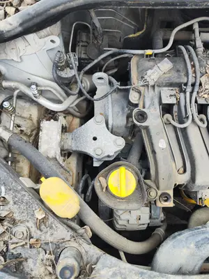 Foto de MOTOR COMPLETO RENAULT CLIO III 1.2 16V (75 CV / 55 KW) referencia D4F740 foto 3
