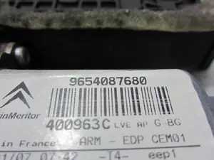 Foto de MOTOR ELEVALUNAS DELANTERO IZQUIERDO CITROEN GRAND C4 PICASSO 1.6 16V HDi FAP (109 CV / 80 KW) referencia 9654087680 foto 3