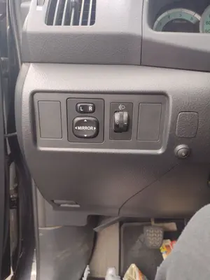 Foto de CAJA RELES / FUSIBLES TOYOTA COROLLA VERSO (R1) 2.2 Turbodiesel CAT (136 CV / 100 KW)