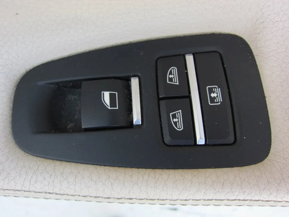 Foto de MANDO ELEVALUNAS TRASERO DERECHO BMW SERIE 5 GRAN TURISMO (F07) 3.0 24V Turbo (306 CV / 225 KW)