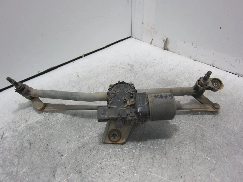 Foto de MOTOR LIMPIA DELANTERO OPEL ASTRA H GTC 1.9 CDTI (120 CV / 88 KW) referencia 0390241538