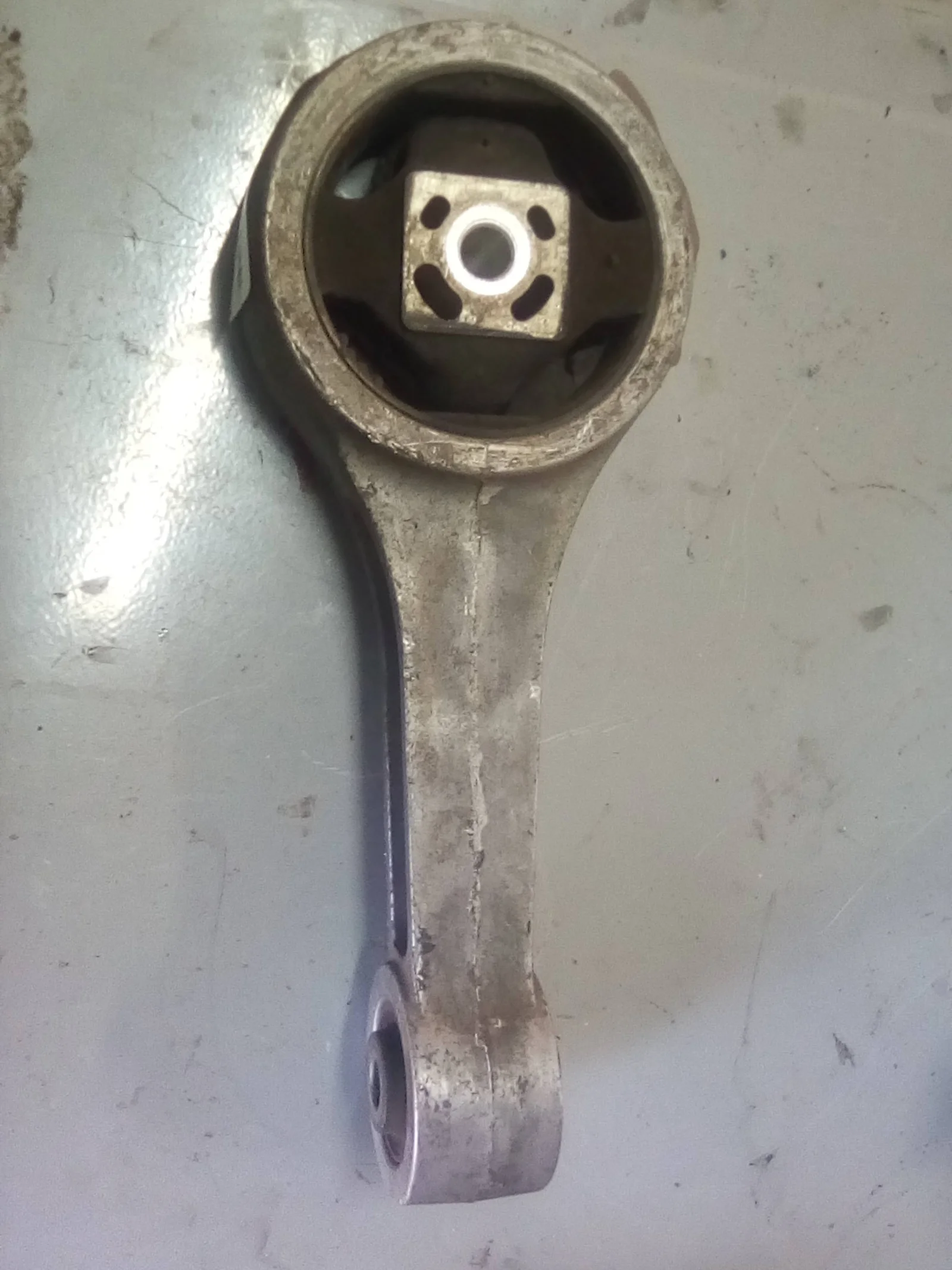 Foto de SOPORTE MOTOR TRASERO VOLKSWAGEN POLO IV (9N1) referencia 6Q0199851AB/AE
