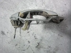 Foto de MANETA EXTERIOR DELANTERA IZQUIERDA PORSCHE CAYENNE (TIPO 92A) 3.0 V6 TDI CAT (239 CV / 176 KW) referencia 7L0837205G foto 3