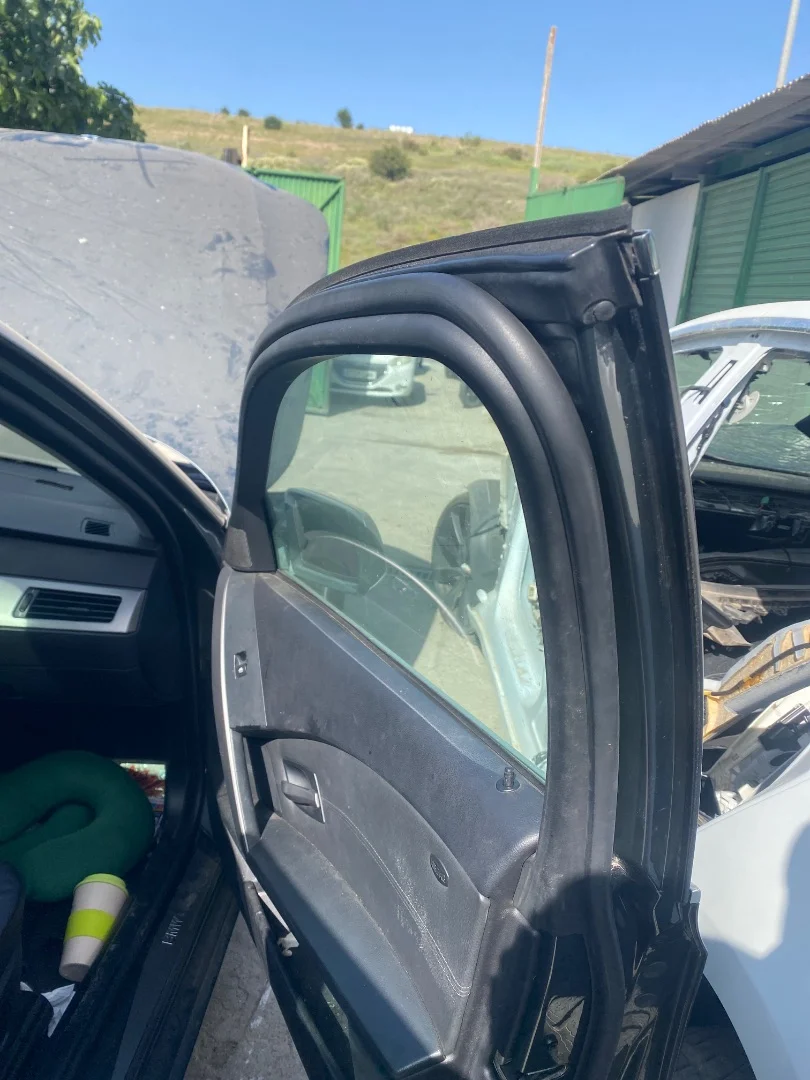 Foto de GOMAS CONTORNO PUERTA BMW SERIE 5 BERLINA (E60) 3.0 24V CAT (231 CV / 170 KW)