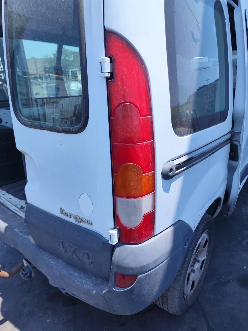 Foto de PILOTO TRASERO DERECHO RENAULT KANGOO I (F/KC0) 1.9 dCi Diesel CAT (84 CV / 62 KW) referencia 8200150625