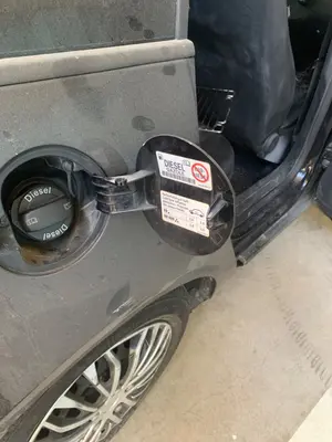 Foto de TAPA EXTERIOR COMBUSTIBLE VOLKSWAGEN PASSAT VARIANT (3C5) 2.0 TDI DPF (170 CV / 125 KW) referencia 3C9809857E FKZ foto 2