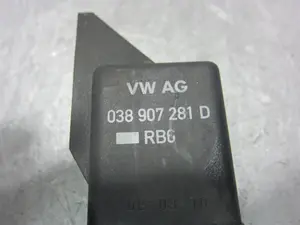 Foto de CAJA PRECALENTAMIENTO SEAT IBIZA BERLINA (6J5) 1.9 TDI (105 CV / 77 KW) referencia 038907281D foto 3