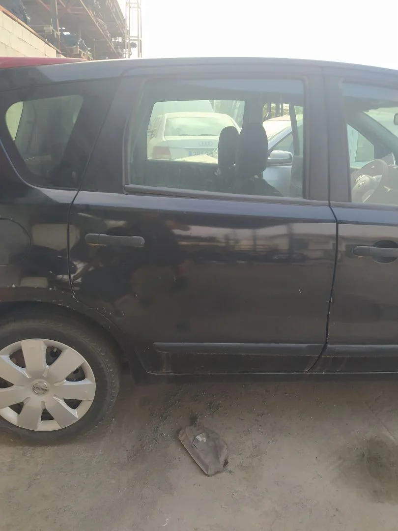 Foto de PUERTA TRASERA DERECHA NISSAN NOTE (E11E) 1.4 CAT (88 CV / 65 KW)