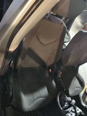 Foto de ASIENTO DELANTERO DERECHO PEUGEOT 308 SW 1.6 HDi FAP CAT (9HZ / DV6TED4) (109 CV / 80 KW)