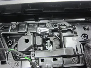 Foto de MANETA INTERIOR TRASERA IZQUIERDA PORSCHE MACAN (95BA) referencia 95B837019 foto 3