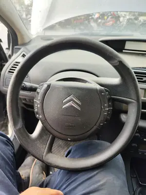 Foto de VOLANTE CITROEN C4 BERLINA 1.6 16V HDi (90 CV / 66 KW) foto 3
