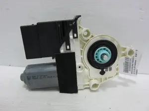 Foto de MOTOR ELEVALUNAS TRASERO DERECHO SEAT ALTEA (5P1) 2.0 TDI (140 CV / 103 KW) referencia 5P0839461A foto 2