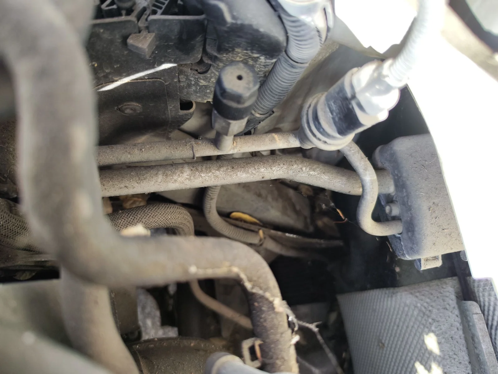 Foto de TUBOS AIRE ACONDICIONADO VOLKSWAGEN GOLF IV BERLINA (1J1)(10.1997) 2.0 (116 CV / 85 KW)