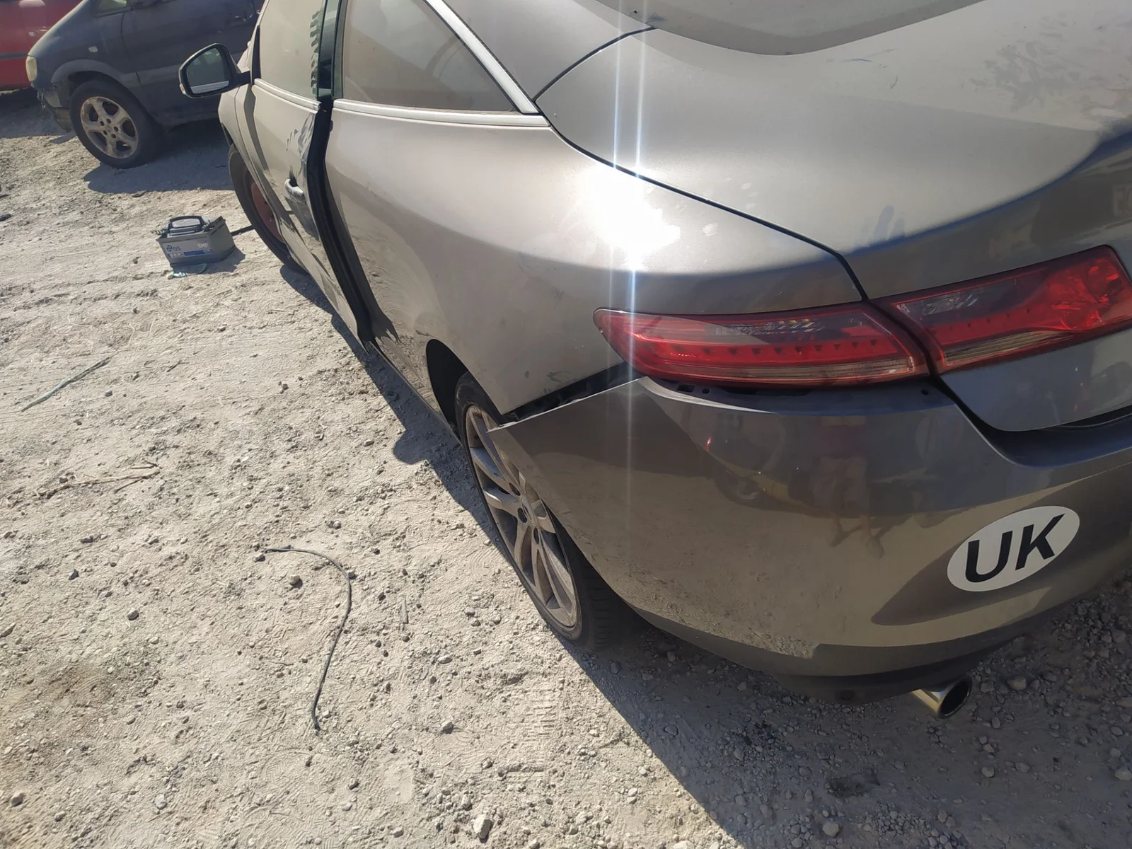 Foto de PILOTO TRASERO IZQUIERDO RENAULT LAGUNA III COUPE 2.0 dCi Diesel FAP (150 CV / 110 KW) referencia 265550005R