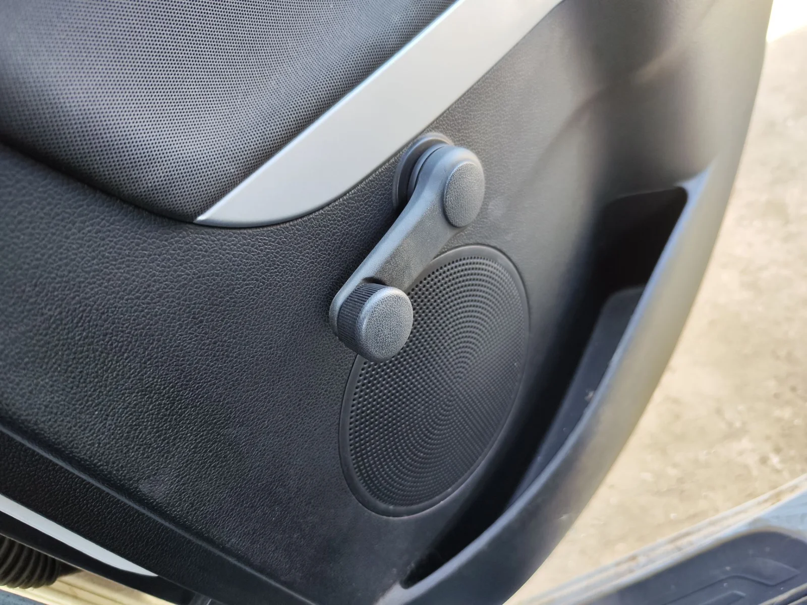 Foto de MANETA ELEVALUNAS TRASERA DERECHA KIA CEED (JD) 1.4 CAT (99 CV / 73 KW)