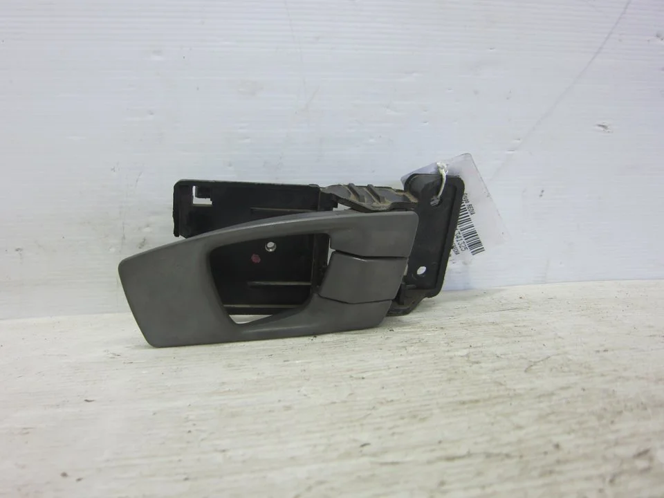 Foto de MANETA INTERIOR TRASERA DERECHA FORD MONDEO BERLINA (GE) 2.5 V6 24V CAT (170 CV / 125 KW) referencia 0K2FA58330
