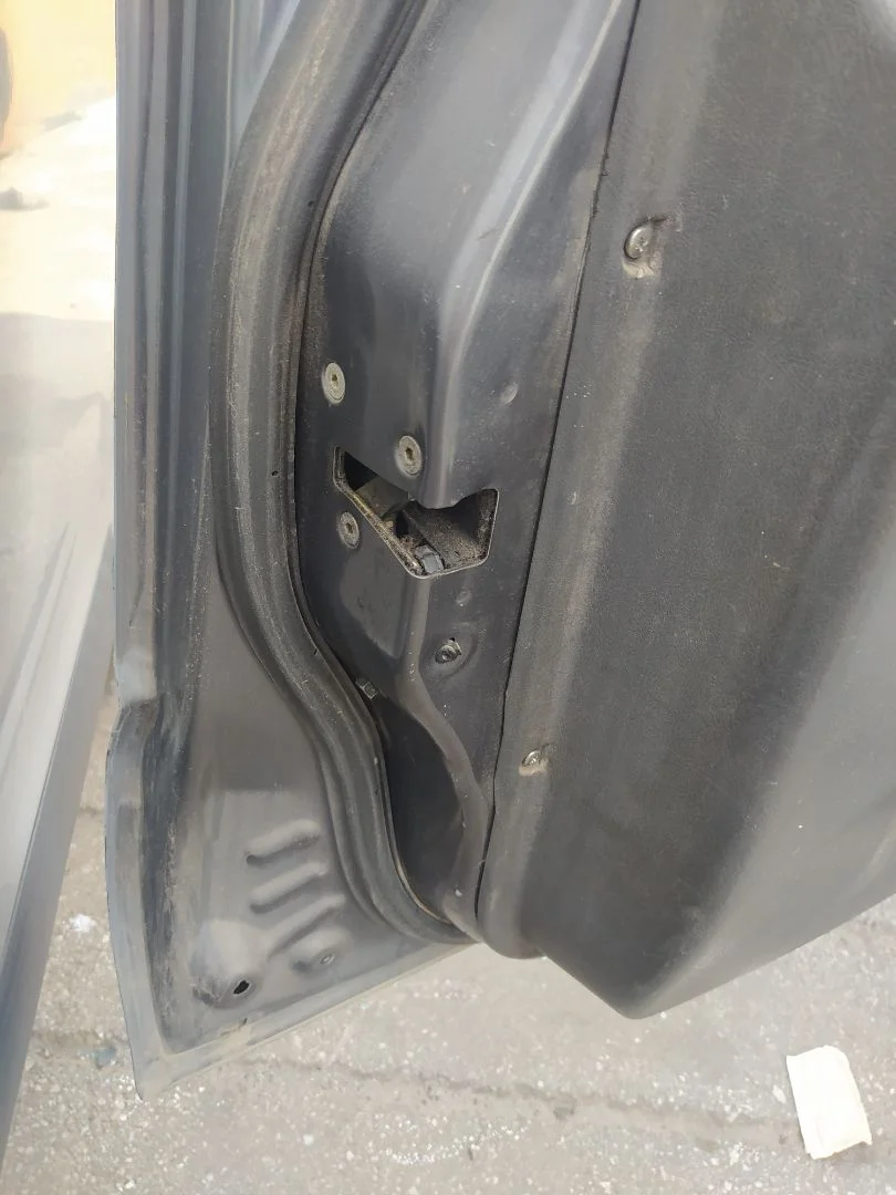 Foto de CERRADURA PUERTA DELANTERA IZQUIERDA MITSUBISHI SPACE STAR (DG0) 1.6 CAT (98 CV / 72 KW)