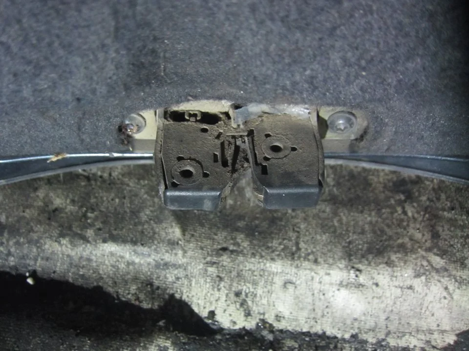Foto de CERRADURA MALETERO / PORTON RENAULT ESPACE IV (JK0) 2.0 16V (136 CV / 100 KW) referencia 8200000894