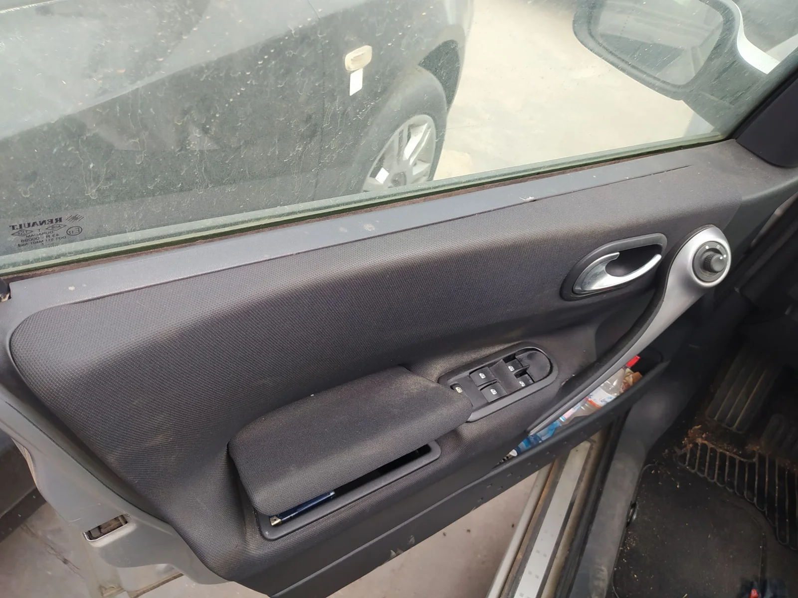 Foto de RETENEDOR PUERTA RENAULT MEGANE II CLASSIC BERLINA 1.6 16V (112 CV / 82 KW) referencia 7782703199