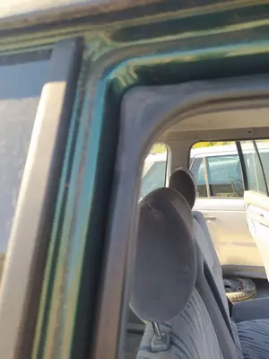 Foto de GOMAS CONTORNO PUERTA TOYOTA LAND CRUISER (J9) 3.0 Turbodiesel (125 CV / 92 KW)
