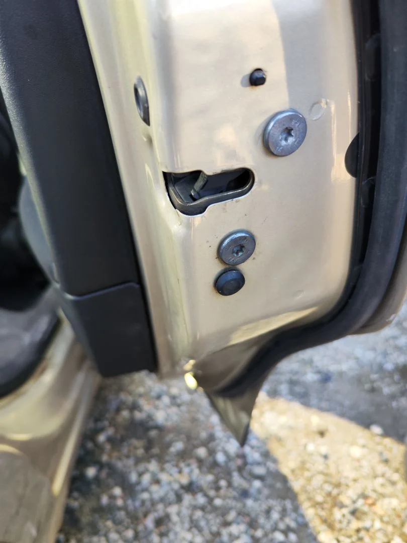 Foto de CERRADURA PUERTA TRASERA DERECHA CITROEN C4 BERLINA 1.6 16V HDi (90 CV / 66 KW)