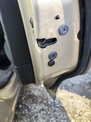 Foto de CERRADURA PUERTA TRASERA DERECHA CITROEN C4 BERLINA 1.6 16V HDi (90 CV / 66 KW)