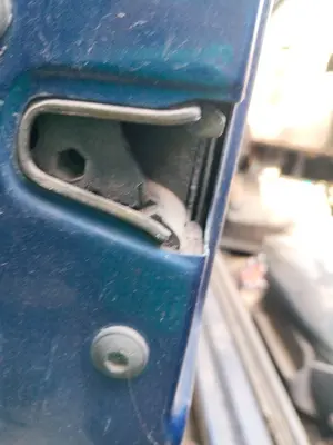 Foto de CERRADURA PUERTA DELANTERA DERECHA SEAT IBIZA (6K1) 1.4  (60 CV / 44 KW)