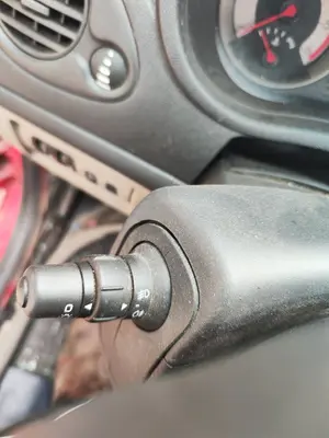 Foto de MANDO INTERMITENTES RENAULT CLIO III 1.5 dCi Diesel CAT (86 CV / 63 KW)
