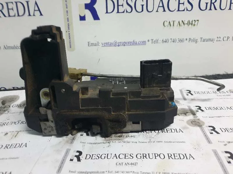 Foto de CERRADURA PUERTA TRASERA DERECHA OPEL ZAFIRA B referencia 13210739