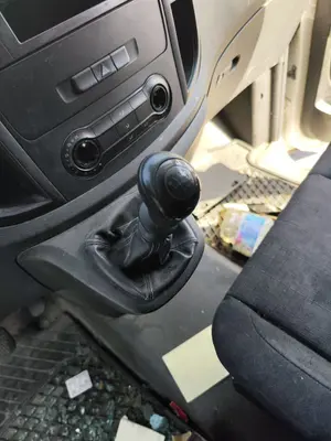 Foto de PALANCA CAMBIO MERCEDES-BENZ VITO FURGÓN (447) 1.6 CDI CAT (114 CV / 84 KW)