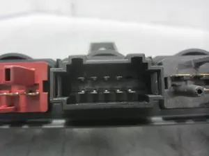 Foto de MANDO MULTIFUNCION AUDI TT COUPE/ROADSTER (8N3/8N9) 1.8 20V Turbo (180 CV / 132 KW) referencia 8N0941567 foto 2