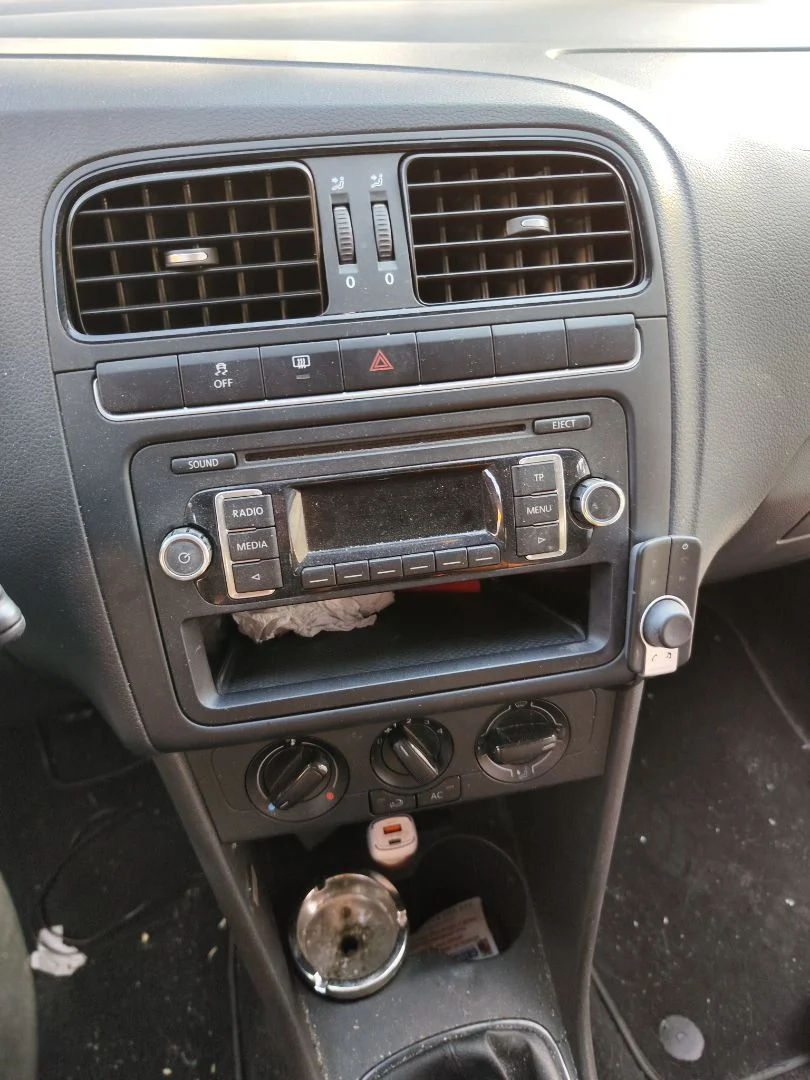 Foto de SISTEMA AUDIO / RADIO CD VOLKSWAGEN POLO V (6R1) 1.2 (60 CV / 44 KW)