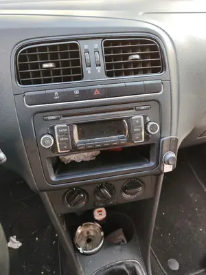 Foto de SISTEMA AUDIO / RADIO CD VOLKSWAGEN POLO V (6R1) 1.2  (60 CV / 44 KW)