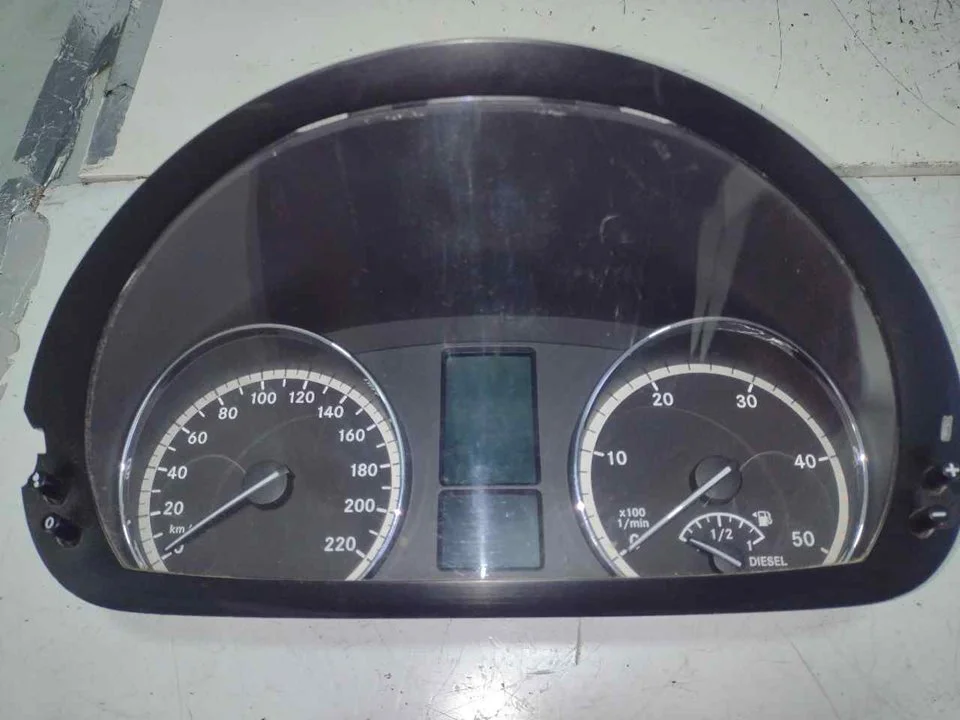 Foto de CUADRO INSTRUMENTOS MERCEDES-BENZ CLASE C (BM 203) SPORTCOUPE 1.8 CAT (143 CV / 105 KW) referencia A6394464121