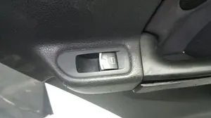 Foto de MANDO ELEVALUNAS TRASERO DERECHO VOLKSWAGEN GOLF VI (5K1)(10.2008) 2.0 TDI DPF (170 CV / 125 KW) referencia 5K4868346