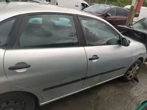 Foto de PUERTA TRASERA DERECHA SEAT CORDOBA BERLINA (6L2) 1.4 16V (101 CV / 74 KW) referencia 6L4833056T