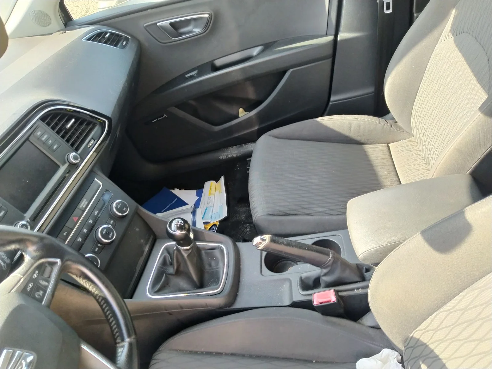 Foto de APOYABRAZOS CENTRAL SEAT LEON ST 5F8 1.6 TDI (105 CV / 77 KW) referencia 5F9885081D FKZ