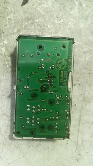 Foto de MANDO LUCES BMW SERIE 3 BERLINA (E46) 2.0 16V Diesel CAT (136 CV / 100 KW) referencia 61318363662 foto 1