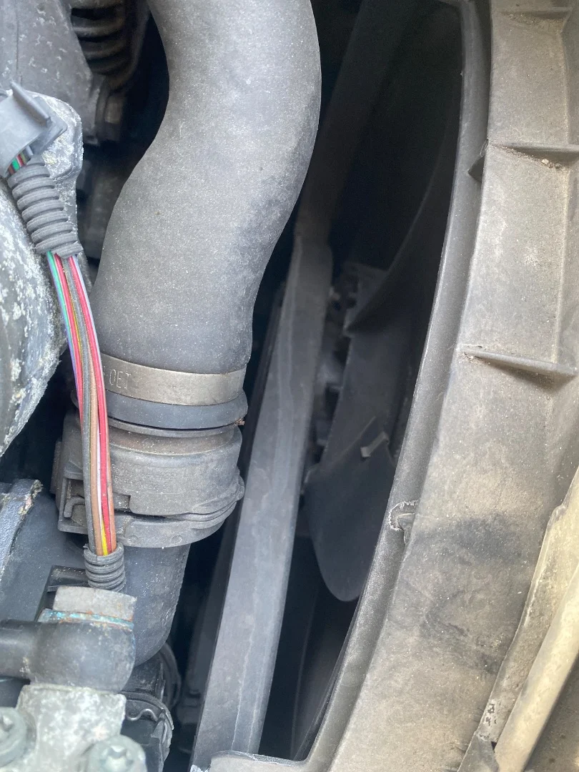 Foto de ELECTROVENTILADOR BMW SERIE 5 BERLINA (E60) 3.0 24V CAT (231 CV / 170 KW)