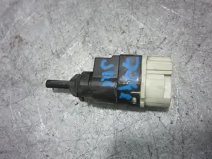 Foto de INTERRUPTOR RENAULT CAPTUR I 1.5 dCi Diesel FAP Energy (90 CV / 66 KW) referencia 253206170R foto 1