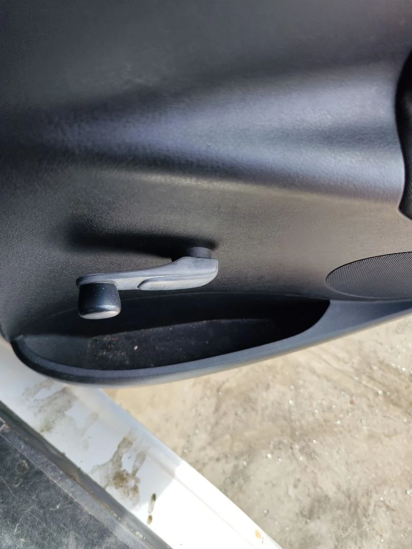 Foto de MANETA ELEVALUNAS TRASERA DERECHA PEUGEOT 207 1.6 16V HDi (90 CV / 66 KW)