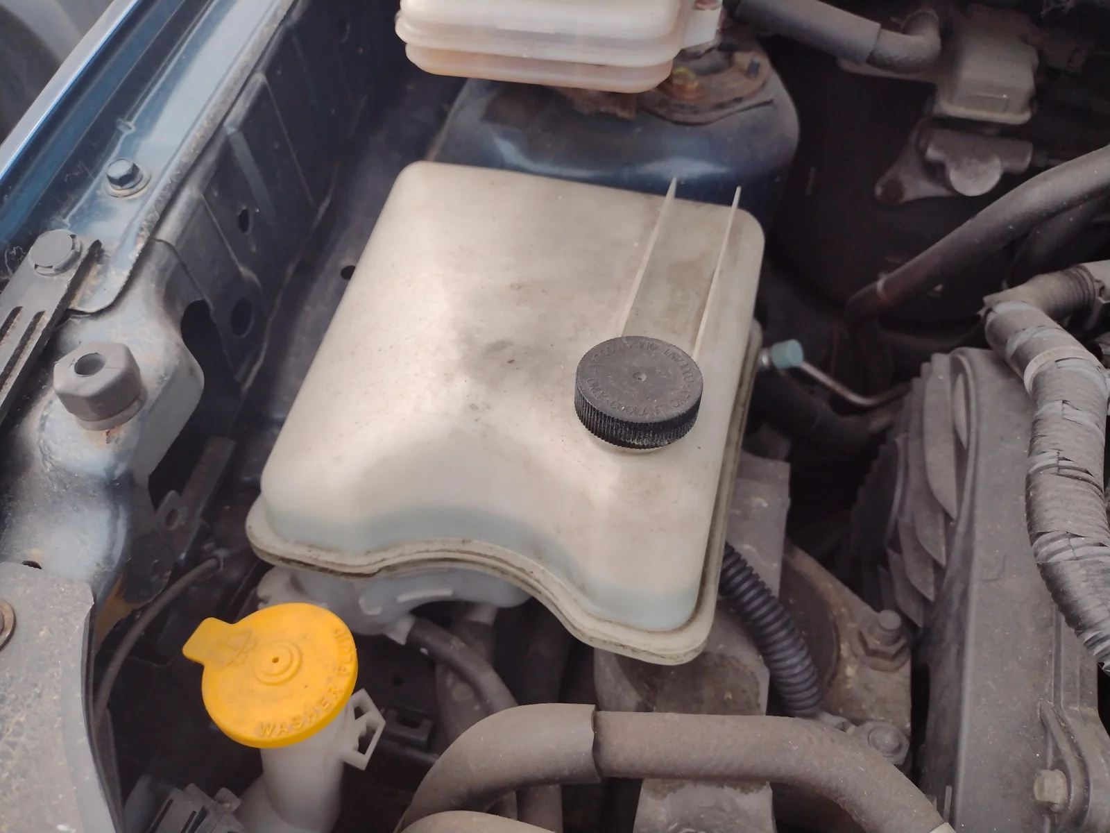 Foto de DEPOSITO EXPANSION MAZDA 5 BERLINA (CR) 2.0 Diesel CAT (143 CV / 105 KW) referencia LFB715351