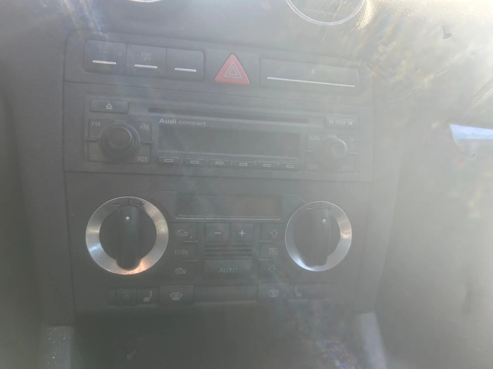 Foto de SISTEMA AUDIO / RADIO CD AUDI A3 SPORTBACK (8PA) 1.6 16V FSI (116 CV / 85 KW)