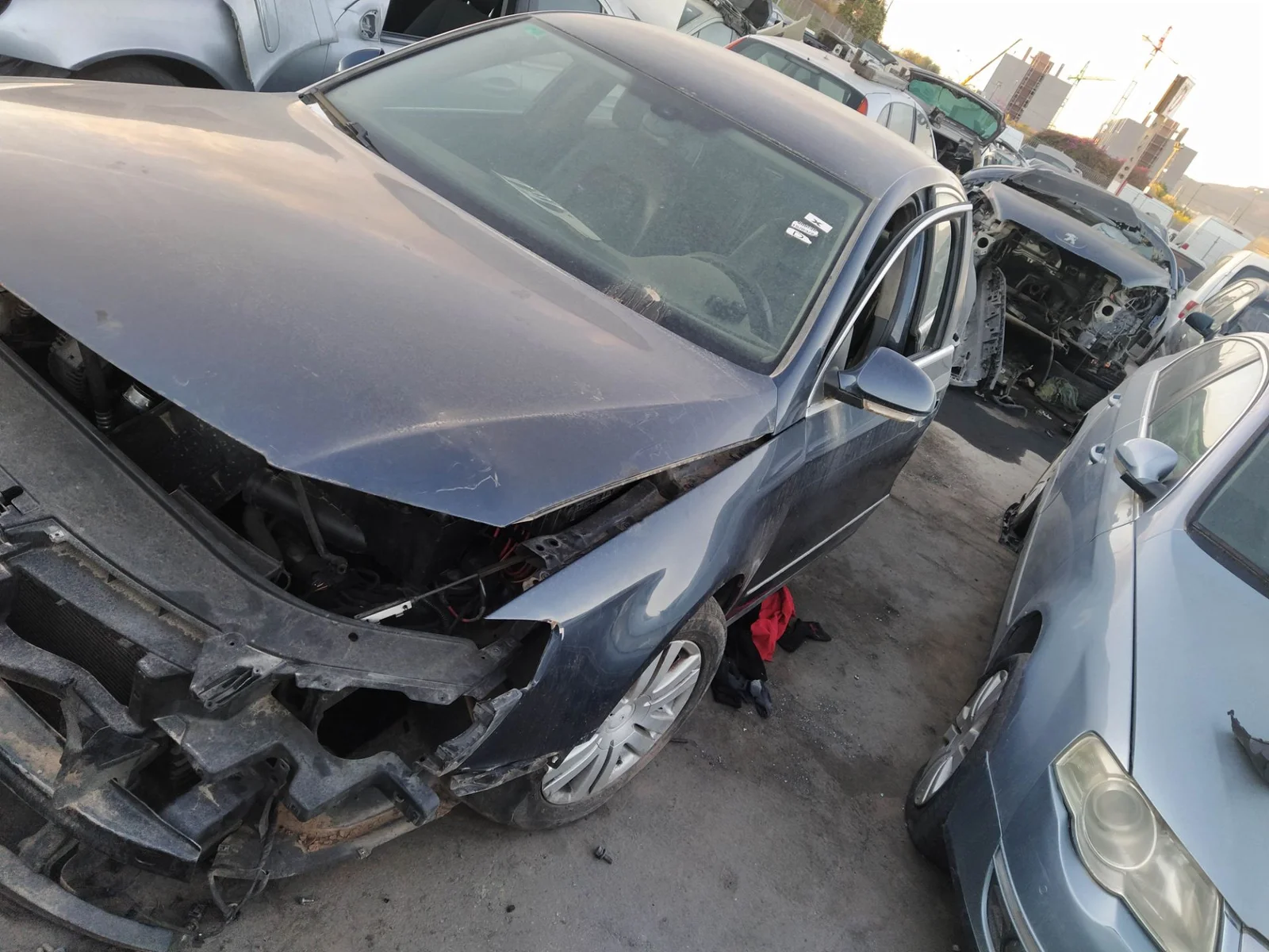 Foto de PASO RUEDA DELANTERO IZQUIERDO VOLKSWAGEN PASSAT BERLINA (3C2) 2.0 TDI (140 CV / 103 KW) referencia 3C0805977