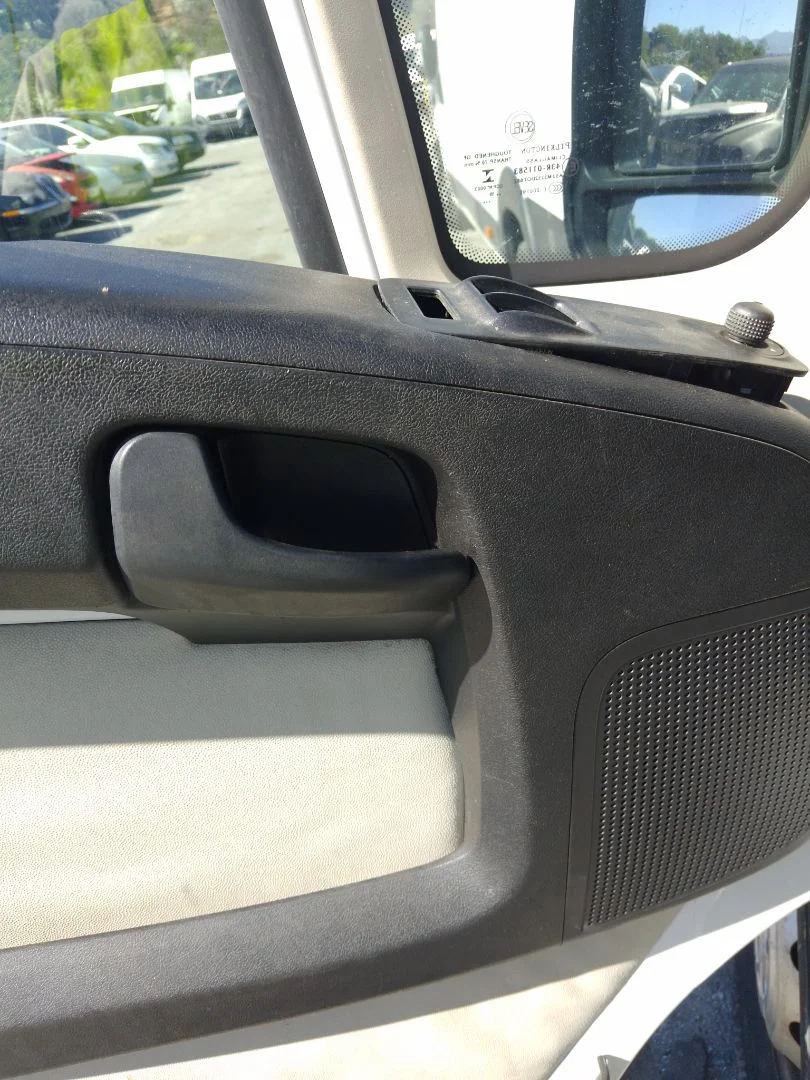 Foto de MANETA INTERIOR DELANTERA IZQUIERDA FIAT DUCATO 3 MAXI FURGÓN TS 35 (295) 2.3 JTD CAT (131 CV / 96 KW) referencia 735532897