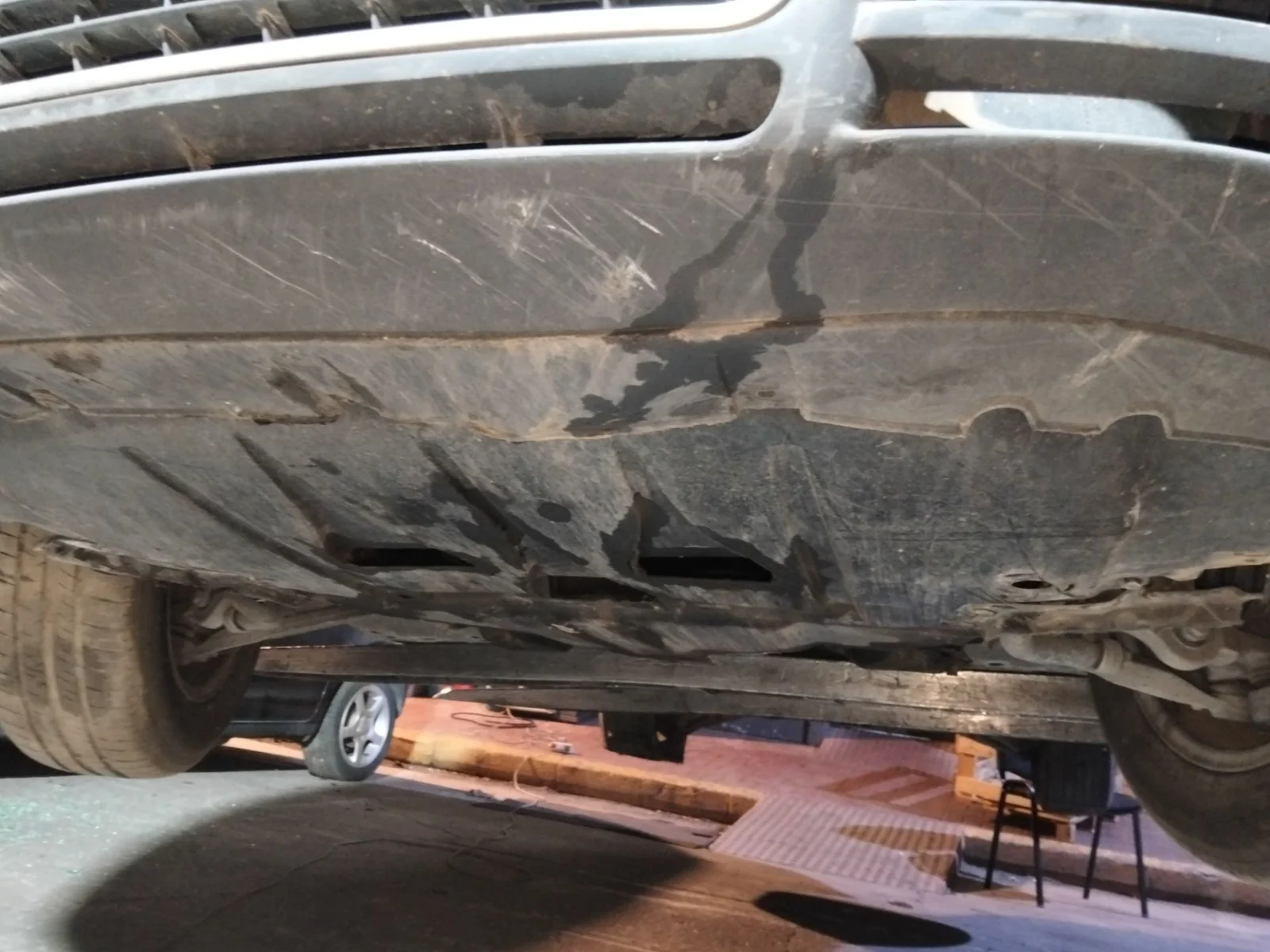 Foto de PUENTE DELANTERO AUDI A4 BERLINA (8E)