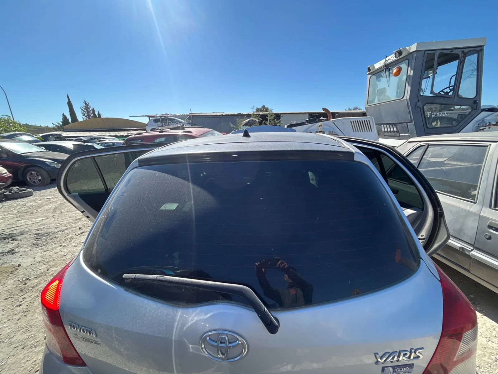 Foto de LUNA TRASERA TOYOTA YARIS (KSP9/SCP9/NLP9) 1.3 16V CAT (101 CV / 74 KW) referencia 681050D050